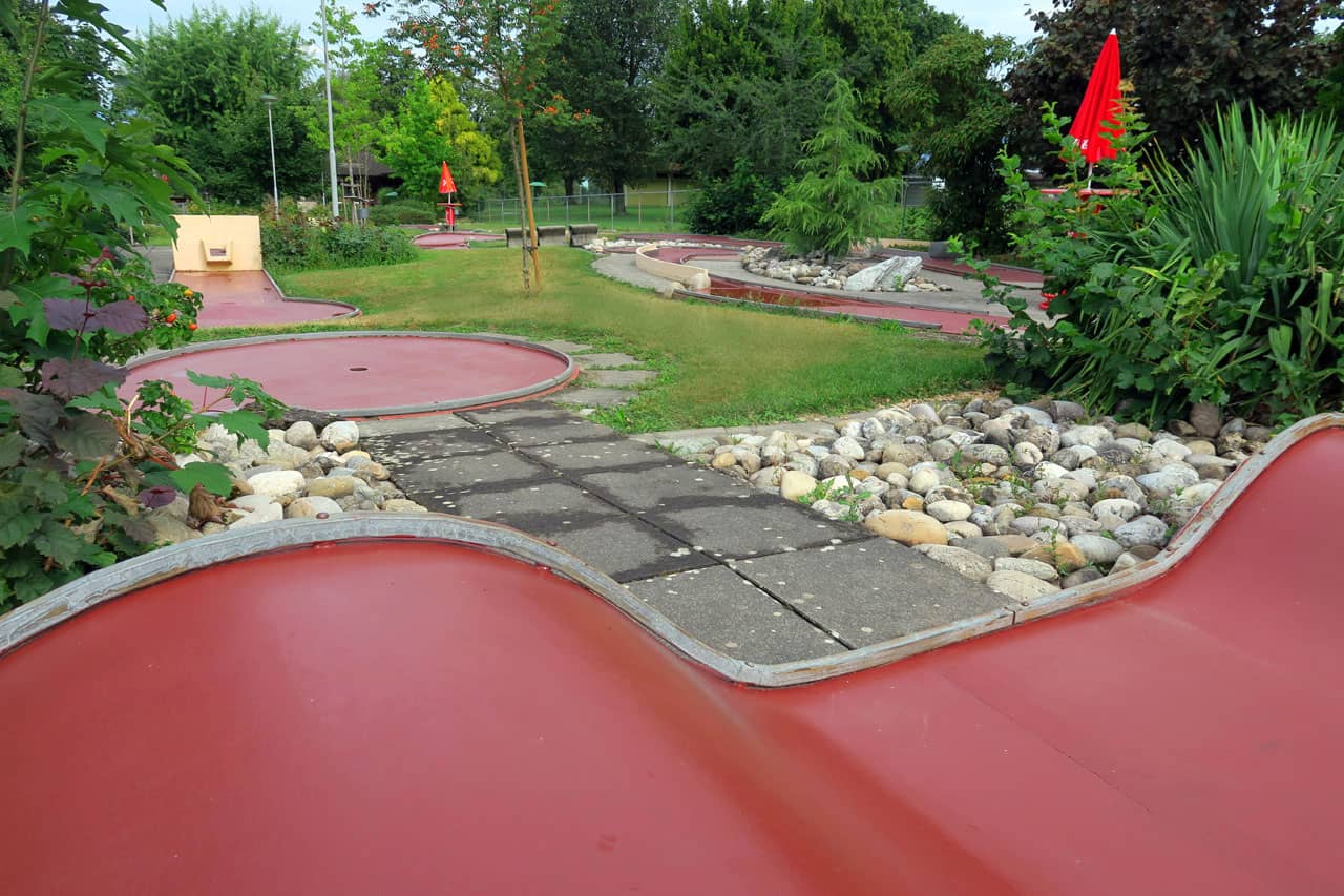 Badi/Freibad und Minigolf Eichholz Gerlafingen/Solothurn Pro Wasseramt regionalstark Badi/Freibad und Minigolf Eichholz Gerlafingen/Solothurn Pro Wasseramt regionalstark